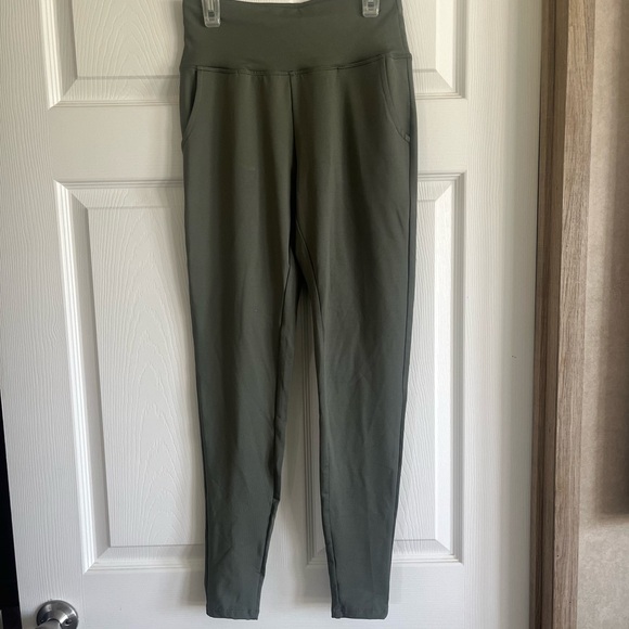 High-Waisted Leggings - Picture 1 of 8